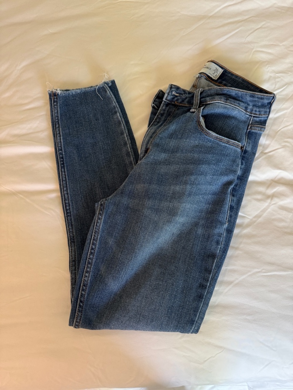 Abercrombie & Fitch Slim Skinny Jeans in Medium Blue Wash size 26/2